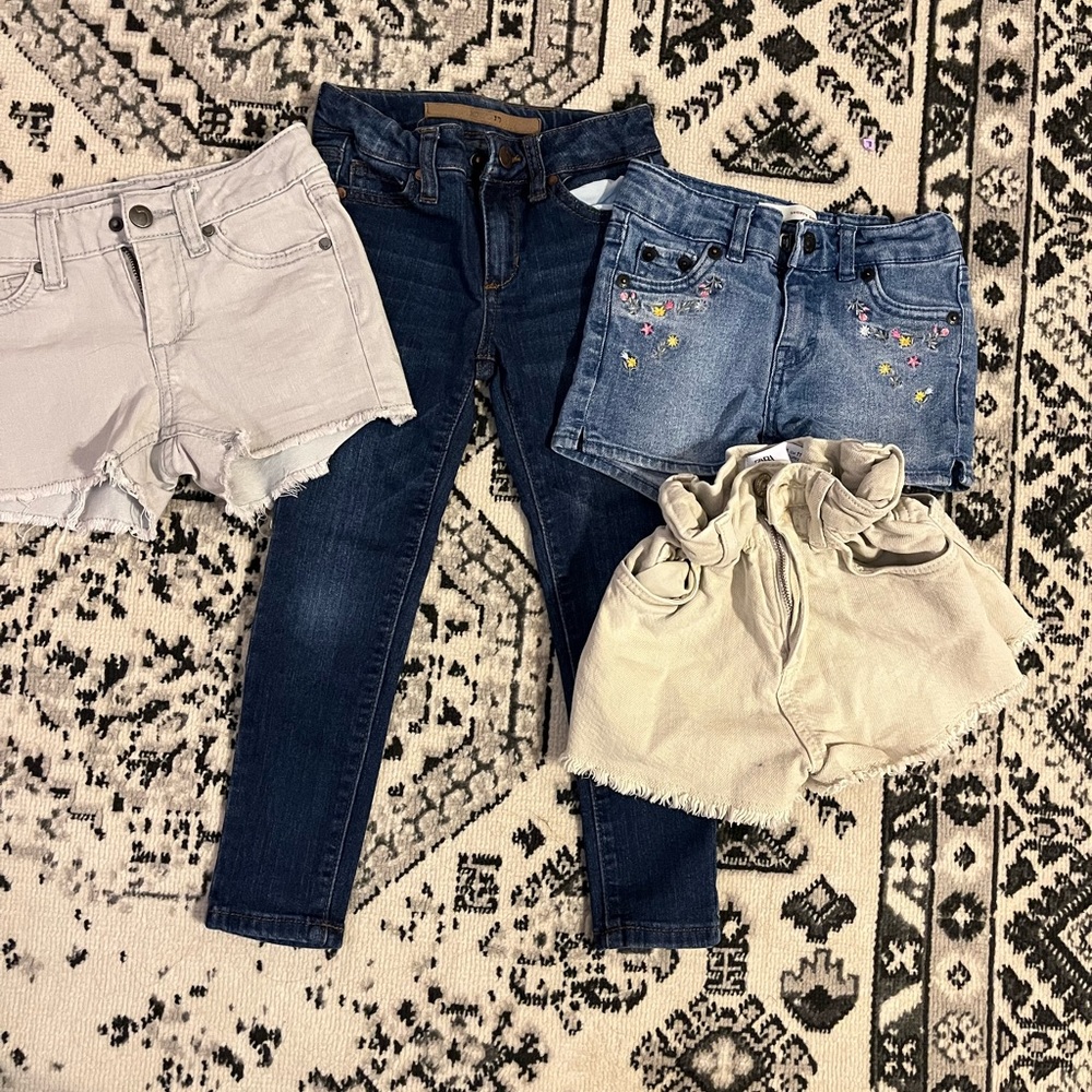 Set of toddler girl bottoms. Joes brand, Zara, and Levi’s. Size range from 4t-6